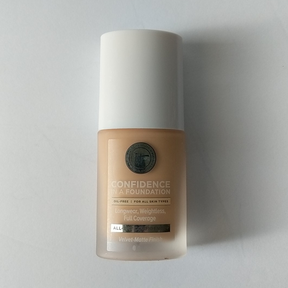 IT Cosmetics Confidence in a Foundation